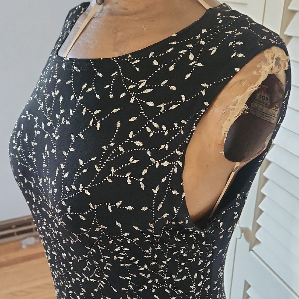 Vintage Ronni Nicole Ouida Black and Silver Glitter Vine Sleeveless Formal Gown - Picture 6 of 8